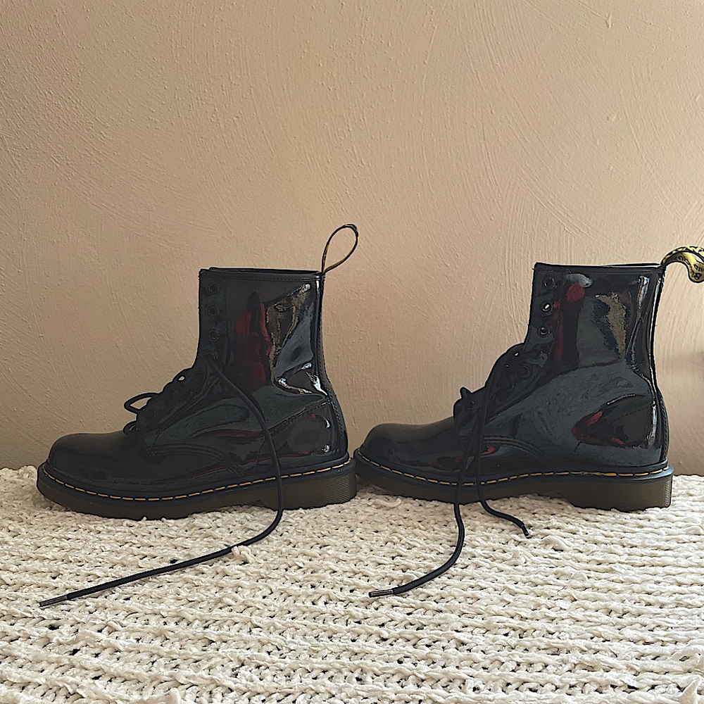 Authentic Dr. Martens 1460 WOMEN'S PATENT LEATHER LACE UP BOOTS